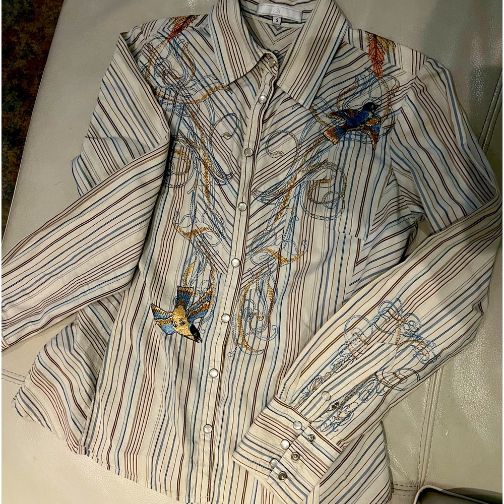 3j button down. In perfect condition. Love this too! Great detail size S
